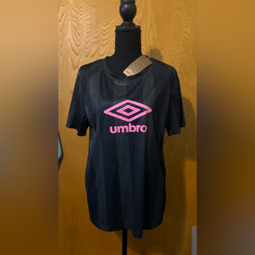 🎉SALE🎉🖤Brand new🖤Umbro Black and Pink Logo Tee